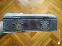 Eski teneke dikiş kutusu