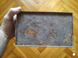 Eski teneke dikiş kutusu