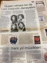 CUMHURİYET HAFTASONU GAZETESİ DOĞUM GÜNÜ HEDİYESİ- 20 ARALIK 2008-Gamze Erbil-Şükran Yiğit-Osman Çutsay-Serdar Ağır-Alper Turgut-Sinem Dönmez-Şirin Güven-Zuhal Aytoğlu-Aptülkadir Elçioğlu-Zülal Kalkandelen-İrfat Mutlu-Figen Atalay  Unutmamak için yeniden Maraş-ABD ayakkabısavar silahlar üretiyor-Bir trajedinin umursamaz seyircileri-Eylemlerim sürecek-Kalbim acıyor-Pazarlar alışveriş merkezlerine yenildi-Bir kahvenin binlerce mil hatırı var-Böbrek taşlarına yeni bir çözüm-Queen olmadı bir de Led Zeppelin deneyelim-Yeni yıl müzikleri-Bir umuttur yaşatan insanı-Beş yaşındayım ama markasız giyinmem-‘Feminizm kocam bulaşıkları da yıkasınla olmaz’-‘İyi insanlara adanmış’ romanlar  Cumartesi Çizelmeleri-Kamil Masaracı-TOKİ MOKİ-İrfan Mutlu-Pazarlar alışveriş merkezlerine yenildi-saraya gitme saray sana gelsin-bir kahvenin binlerce mil hatrı var-Sinem Dönmez-Beş yaşındayım ama markasız giymem - iyi insanlara adanmış romanlar-Feminizm kocam bulaşıkları yıkasınla da olmaz-Sinema olmazsa ölürüm-