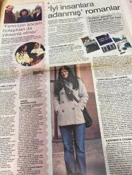 CUMHURİYET HAFTASONU GAZETESİ DOĞUM GÜNÜ HEDİYESİ- 20 ARALIK 2008-Gamze Erbil-Şükran Yiğit-Osman Çutsay-Serdar Ağır-Alper Turgut-Sinem Dönmez-Şirin Güven-Zuhal Aytoğlu-Aptülkadir Elçioğlu-Zülal Kalkandelen-İrfat Mutlu-Figen Atalay  Unutmamak için yeniden Maraş-ABD ayakkabısavar silahlar üretiyor-Bir trajedinin umursamaz seyircileri-Eylemlerim sürecek-Kalbim acıyor-Pazarlar alışveriş merkezlerine yenildi-Bir kahvenin binlerce mil hatırı var-Böbrek taşlarına yeni bir çözüm-Queen olmadı bir de Led Zeppelin deneyelim-Yeni yıl müzikleri-Bir umuttur yaşatan insanı-Beş yaşındayım ama markasız giyinmem-‘Feminizm kocam bulaşıkları da yıkasınla olmaz’-‘İyi insanlara adanmış’ romanlar  Cumartesi Çizelmeleri-Kamil Masaracı-TOKİ MOKİ-İrfan Mutlu-Pazarlar alışveriş merkezlerine yenildi-saraya gitme saray sana gelsin-bir kahvenin binlerce mil hatrı var-Sinem Dönmez-Beş yaşındayım ama markasız giymem - iyi insanlara adanmış romanlar-Feminizm kocam bulaşıkları yıkasınla da olmaz-Sinema olmazsa ölürüm-