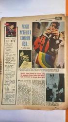 HAYAT HAFTALIK HABER MECMUA, DERGİSİ - ORTA SAYFA POSTER : SIRA NO: 762 TARİH: MAYIS 1971 SAYI: 20  TÜRKAN ŞORAY - EROL DERNEK - HASAN KUDAR - PALOMA PICASSO - PABLO PICASSO - FRANÇOISE GILLOT - DR. SALK - ENVER SEDAT - ALİ SABRİ - ALBAY KADDAFİ - HAFIZ EL ESAT  MANÇALI ADAM DON KİŞOT - VERGİ REKORTMENİ - PICASSO İMZASI ARTIK ÇANTALARA DÜŞTÜ - ÜÇLÜ YÖNETİM VE KOMÜNİSTE ÖLÜM - SAYILARLA YENİ ARAP FEDERASYONU - EN BÜYÜK NİMETE KAVUŞMUŞKEN - ENVER SEDAT - KADDAFİ - HAFIZ EL ESAT - ABDÜLHALİM KADAM - KRAL İDRİS - SERVANTES - SANSO PANÇA - VALİ - ALDONZA - DULSINEA - ANTONIA - EDİBE DOLU KIRDAR - MEHMET SÜRENKÖK  HAYAT LİSELERARASI SATRANÇ TURNUVASI - YILIN EN GÜZEL FOTOĞRAFINI SEÇİYOR - KÂĞIT ÜZERİNDE DOĞAN YENİ ÜLKE - ARAP USULÜ KUTLAMA - OLGUN AĞABEY DİK KAFALI KARDEŞ - KOĞUŞ KANUNU - DON KİSOT SAHNEDE - HAYALİ ŞATO VE GÜZEL DULSINEA - HANDA KARŞILAMA - ENGİZİSYON KURBANLARI - DEVLERLE KARŞI KARŞIYA - AİLENİN TELAŞI - DON KİSOT AYNALI ŞÖVALYE’YE KARŞI -  EKSİKSİZ TAM TAKIM 48 SAYFA