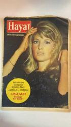 HAYAT HAFTALIK HABER MECMUA, DERGİSİ - ORTA SAYFA POSTER : Istanbul Kültür Sarayı FOTOGRAF ÖZER ENGIN - SIRA NO: 656 TARİH: 1 MAYIS 1969 SAYI: 19  AMIGO ORHAN - VIRNA LISI - SUAVI SONAR - MURAT İNCE - MÜMİN - FETHİ - NURİ - GEGİÇ - LÂLE ŞAMLI - YALÇIN KILIÇOĞLU - PAPADOPOULOS - PATAKOS - MAKAREZOS - DUBCEK - GUSTAF HUSAK - RUSSEL WARREN HOWE - HEINZ SCHOLL - KIESINGER - CONRAD AHLERS - ALİ MAHMUT MUSA - MÜNİR ABDÜLGANİ - HALİL GİBRAN - MONTESQUIEU - SAINTE-BEUVE - HEMINGWAY - CUMMINGS - KANT - JOSH BILLINGS - NAPOLEON - OLIVEIRA SALAZAR  ESKİŞEHİRSPOR EFSANESİNİN ARDINDAKİ ADAM AMIGO ORHAN - OSCAR ARMAĞANLARI NASIL DAĞITILDI - HAYAT APARTMAN KURASI VE KUPON DUYURUSU - DİKTATÖRLER VE FÜZELERİ - AKDENİZ'DE GÖVDE GÖSTERİSİ - DUBCEK’İ YERİNDEN EDEN ZAFER GÖSTERİSİ - DÜNYADA GAZETECİLERİN BAŞINA NELER GELİYOR - DÜŞÜNCELER SÖZLÜĞÜ - VIETNAM’DA BARIŞ ÜMİDİ - ANTI VIETNAM YÜRÜYÜŞÜ - ESKİŞEHİRSPOR BALOSU VE 7750 LİRAYA BİR TOP -  EKSİKSİZ TAM TAKIM 48 SAYFA