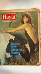 HAYAT HAFTALIK HABER MECMUA, DERGİSİ - ORTA SAYFA POSTER : ARAPÇA TABLO - SIRA NO: 499 TARİH: 28 NİSAN 1966 SAYI: 18  ŞEVKET RADO - HİKMET FERİDUN ES - ÇETİN EMEC - MAHMUT EROĞLU - DOĞAN KIRBAÇ - TAHİR MODOĞLU - CEVDET ÇAKAR - DEMİR ATAŞ - TURAN MODOĞLU - İHSAN ÇINAR - MARISA MELL - PETER PROCTER  BAKİRELER DANSI SİBİRYA’DA - PİJAMALI İKİ TURİST - ULUDAĞ’DA HAYAT KUPASI KAYAK MÜSABAKASI - MAHMUT EROĞLU ŞAMPİYON - DOĞAN KIRBAÇ’IN STİLİ - GELECEK HAFTA: TÜRK DENİZLERİNDE SUALTI RÖPORTAJI - BİR DENİZ CANAVARI İLE NASIL BOĞUŞTUK? - GOODWOOD YARIŞLARINDA PETER PROCTER’İN KAZASI - KENDİMİZE GÜVENİMİZİ ARTTIRMAK ÜZERİNE SEVKET RADO’DAN SOHBET YAZISI - MİLLİ ŞAHSİYET VE TARİH BİLİNCİ ÜZERİNE ELEŞTİRİ VE YORUMLAR -  EKSİKSİZ TAM TAKIM 48 SAYFA