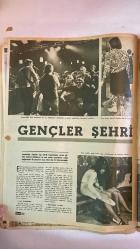 HAYAT HAFTALIK HABER MECMUA, DERGİSİ - ORTA SAYFA POSTER : ARAPÇA TABLO - SIRA NO: 496 TARİH: NİSAN 1966 SAYI: 15  CEVDET SUNAY – FERAH BOZBEYLİ – OSMAN BÖLÜKBAŞI – AUFET SUNAY – MELEK AYDINER – CEMAL TURAL – ŞEVKET RADO – MUAMMER ÖZTEKİN – SELİM TEMEL – NECDET ERGÜL – NESUHI ERTEGÜN – AHMET ERTEGÜN – SARA KORLE – MEHMET BİBER – MÜNİR ERTEGÜN – SONNY & CHER  CEVDET SUNAY’IN 5. CUMHURBAŞKANI SEÇİLMESİ, YEMİN TÖRENİ VE ANITKABİR ZİYARETİ – TBMM’DE 461 OYLA SEÇİLEN SUNAY’A FERAH BOZBEYLİ’NİN HABERİ İLETİŞİ – SUNAY’IN AİLESİ VE SİYASİ EŞLERİN TÖRENDEKİ GÖRÜNTÜLERİ – OSMAN BÖLÜKBAŞI’NIN SEÇİME KATILMAYIP SONRADAN TEBRİKİ – CEMAL TURAL’IN GENELKURMAY BAŞKANLIĞINA GETİRİLİŞİ – HAYAT MECMUASI’NIN ONUNCU YILINI KUTLADIĞI ÖZEL BÖLÜM VE GALATASARAY’DAKİ SERGİ DUYURUSU – ŞEVKET RADO’DAN “ÇOCUK VE POLİTİKA” BAŞLIKLI SOHBET YAZISI: TERBİYE, NESİLLER ARASI FARKLAR VE SİYASİ BİLİNÇ ÜZERİNE ELEŞTİRİ – “AMERİKA’DA TÜRKLER” SERİSİNDE NESUHI VE AHMET ERTEGÜN’ÜN ATLANTİK PLA  -  EKSİKSİZ TAM TAKIM 48 SAYFA