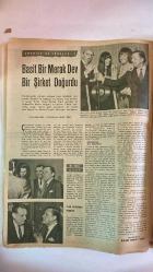 HAYAT HAFTALIK HABER MECMUA, DERGİSİ - ORTA SAYFA POSTER : ARAPÇA TABLO - SIRA NO: 496 TARİH: NİSAN 1966 SAYI: 15  CEVDET SUNAY – FERAH BOZBEYLİ – OSMAN BÖLÜKBAŞI – AUFET SUNAY – MELEK AYDINER – CEMAL TURAL – ŞEVKET RADO – MUAMMER ÖZTEKİN – SELİM TEMEL – NECDET ERGÜL – NESUHI ERTEGÜN – AHMET ERTEGÜN – SARA KORLE – MEHMET BİBER – MÜNİR ERTEGÜN – SONNY & CHER  CEVDET SUNAY’IN 5. CUMHURBAŞKANI SEÇİLMESİ, YEMİN TÖRENİ VE ANITKABİR ZİYARETİ – TBMM’DE 461 OYLA SEÇİLEN SUNAY’A FERAH BOZBEYLİ’NİN HABERİ İLETİŞİ – SUNAY’IN AİLESİ VE SİYASİ EŞLERİN TÖRENDEKİ GÖRÜNTÜLERİ – OSMAN BÖLÜKBAŞI’NIN SEÇİME KATILMAYIP SONRADAN TEBRİKİ – CEMAL TURAL’IN GENELKURMAY BAŞKANLIĞINA GETİRİLİŞİ – HAYAT MECMUASI’NIN ONUNCU YILINI KUTLADIĞI ÖZEL BÖLÜM VE GALATASARAY’DAKİ SERGİ DUYURUSU – ŞEVKET RADO’DAN “ÇOCUK VE POLİTİKA” BAŞLIKLI SOHBET YAZISI: TERBİYE, NESİLLER ARASI FARKLAR VE SİYASİ BİLİNÇ ÜZERİNE ELEŞTİRİ – “AMERİKA’DA TÜRKLER” SERİSİNDE NESUHI VE AHMET ERTEGÜN’ÜN ATLANTİK PLA  -  EKSİKSİZ TAM TAKIM 48 SAYFA