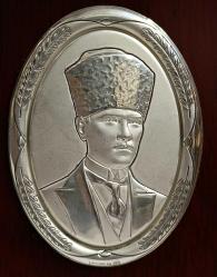 MUSTAFA KEMAL ATATÜRK KALPAKLI GÜMÜŞ RÖLYEF BÜSTLÜ PLAKET