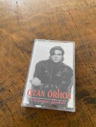 OZAN ORHON - OLDUMU ŞİMDİ - KASET (JELATİNİNDE)