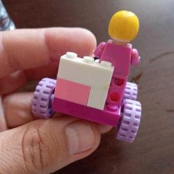 Oyuncak Lego Araba Ve Kiz