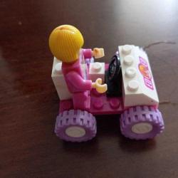 Oyuncak Lego Araba Ve Kiz