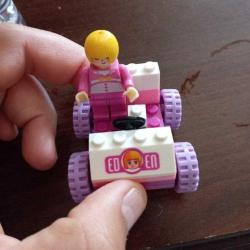 Oyuncak Lego Araba Ve Kiz