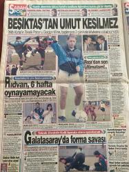 SABAH GAZETESİ DOĞUM GÜNÜ HEDİYESİ - 21 OCAK 1993 - TAM TAKIM 22 SAYFADIR -Safa Giray-Cengiz Altınkaya-Saddam-Bush-Hasan Cemal-Salih Memecan-Sait Sökmen-Sabancı-Gordon Milne-Rıza-Recep Şeker-Rıdvan-Aygün Özipk-Hakan-Münevver Özipk-Süleyman Rodop-Faruk Süren-Ferhan Meleke-Trabzonspor-Yılmaz-İskender Günen-Milne-Vugrinec-Campbell-Alagas-Löw-Erzik-Fatih Terim-Zeynel Güngör-Cem Uzan-Ümit-Yıldırım-Zeynel Güngör-Melek Şimşek-Özlem Çur-Güngör Mengi  İki eski bakan Yüce Divan’da-Saddam pes etti-Gazeteler bayramda çıkacak-Dans hocasıyla yarıştı-Hürriyet’in sigorta palavrası-Mafya’nın gelini Aktüel’e konuştu-Bush evine taşınma kredisi aldı-Tarihle barış-Sabancı’nın dans şovu-Beşiktaş’tan umut kesilmez-Rıdvan 6 hafta oynayamayacak-Rıza’dan son ültimatom-Galatasaray’da forma savaşı-Trabzon “3” diyor-Efes’in önünde bir engel kaldı-Kekava’nın katilleri yakalandı-Türk genci için İtalya’da yas-5 yıl hapis ve 346 milyar ceza yediler-İstanbullular zehir soluyor-Kirlilik İzmir’i de tehdit ediyor-Erzincan