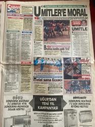 SABAH GAZETESİ DOĞUM GÜNÜ HEDİYESİ - 21 OCAK 1993 - TAM TAKIM 22 SAYFADIR -Safa Giray-Cengiz Altınkaya-Saddam-Bush-Hasan Cemal-Salih Memecan-Sait Sökmen-Sabancı-Gordon Milne-Rıza-Recep Şeker-Rıdvan-Aygün Özipk-Hakan-Münevver Özipk-Süleyman Rodop-Faruk Süren-Ferhan Meleke-Trabzonspor-Yılmaz-İskender Günen-Milne-Vugrinec-Campbell-Alagas-Löw-Erzik-Fatih Terim-Zeynel Güngör-Cem Uzan-Ümit-Yıldırım-Zeynel Güngör-Melek Şimşek-Özlem Çur-Güngör Mengi  İki eski bakan Yüce Divan’da-Saddam pes etti-Gazeteler bayramda çıkacak-Dans hocasıyla yarıştı-Hürriyet’in sigorta palavrası-Mafya’nın gelini Aktüel’e konuştu-Bush evine taşınma kredisi aldı-Tarihle barış-Sabancı’nın dans şovu-Beşiktaş’tan umut kesilmez-Rıdvan 6 hafta oynayamayacak-Rıza’dan son ültimatom-Galatasaray’da forma savaşı-Trabzon “3” diyor-Efes’in önünde bir engel kaldı-Kekava’nın katilleri yakalandı-Türk genci için İtalya’da yas-5 yıl hapis ve 346 milyar ceza yediler-İstanbullular zehir soluyor-Kirlilik İzmir’i de tehdit ediyor-Erzincan