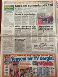 SABAH GAZETESİ DOĞUM GÜNÜ HEDİYESİ - 21 OCAK 1993 - TAM TAKIM 22 SAYFADIR -Safa Giray-Cengiz Altınkaya-Saddam-Bush-Hasan Cemal-Salih Memecan-Sait Sökmen-Sabancı-Gordon Milne-Rıza-Recep Şeker-Rıdvan-Aygün Özipk-Hakan-Münevver Özipk-Süleyman Rodop-Faruk Süren-Ferhan Meleke-Trabzonspor-Yılmaz-İskender Günen-Milne-Vugrinec-Campbell-Alagas-Löw-Erzik-Fatih Terim-Zeynel Güngör-Cem Uzan-Ümit-Yıldırım-Zeynel Güngör-Melek Şimşek-Özlem Çur-Güngör Mengi  İki eski bakan Yüce Divan’da-Saddam pes etti-Gazeteler bayramda çıkacak-Dans hocasıyla yarıştı-Hürriyet’in sigorta palavrası-Mafya’nın gelini Aktüel’e konuştu-Bush evine taşınma kredisi aldı-Tarihle barış-Sabancı’nın dans şovu-Beşiktaş’tan umut kesilmez-Rıdvan 6 hafta oynayamayacak-Rıza’dan son ültimatom-Galatasaray’da forma savaşı-Trabzon “3” diyor-Efes’in önünde bir engel kaldı-Kekava’nın katilleri yakalandı-Türk genci için İtalya’da yas-5 yıl hapis ve 346 milyar ceza yediler-İstanbullular zehir soluyor-Kirlilik İzmir’i de tehdit ediyor-Erzincan