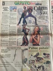 SABAH GAZETESİ DOĞUM GÜNÜ HEDİYESİ - 20 OCAK 1993 - TAM TAKIM 24 SAYFADIR -Saddam Hüseyin-Bill Clinton-Hillary Clinton-Süleyman Demirel-Erdal İnönü-Turgut Özal-Cem Duna-Zeynep Demirel-Cavit Çağlar-Sami Selçuk-Hassan Cemal-Hüsamettin Cindoruk-Mehmet Ali Birand-Ergun Babahan-Erem Ergin-Ecem Serner-Arhan Akbaş-Necia Kaya-Sema Tukanıy-Tülin Gökçe-İlhan Taşcı-Adnan Polat-Murat Deveci-Hakan Sümerer-Şevket Coşkun-Fırdun Niğdelioğlu-Süleyman Rodop-Zülfü Livaneli-Güngör Mengi  Türkiye’ye büyük baskı-Amerika İncirlik’ten yine vurdu-F16’lar iki Irak hedefini yerle bir etti-Hafıza-i beşer-Özal: Türkiye’nin ağırlığı azaldı-Düğün Çırağan Sarayı’nda-Zeynep bu akşam evleniyor-Esad Demirel’e güvence verdi-Çığ altından 53 ceset çıktı-Şeker/çamur/insan-Milli Piyango çekildi-APO ve PKK-Beni annem kavgacı yaptı-Hava kirliliği alarmı-İtalyan kayınpeder Türk damadını yedi kurşunla öldürdü-Japon kadın sekiz bebeğini de öldürdü-Üçünden de haber yok-Ecem ortak mutlulukları-İmza avcısı-Türkan Sultan dans dersi