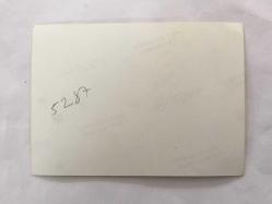 TEKİN AKMANSOY'UN ORİJİNAL 2'Lİ FOTOĞRAF SETİ - 12 x  9 cm EBADINDA - TEKİN AKMANSOY ''BAYRAM ARMAĞANI'' ADLI TİYATRO OYUNUNDA ARKADAŞLARIYLA SAHNEDEYKEN ÇEKİLMİŞ 2 FARKLI KARE