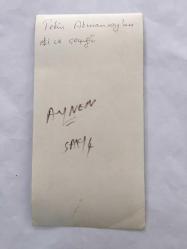 TEKİN AKMANSOY'UN ORİJİNAL 3'LÜ FOTOĞRAF SETİ - 18 x  12 cm, 18 x 9 cm ve 12 x 10 cm EBADINDA - TEKİN AKMANSOY, EŞİ MERAL AKMANSOY ve KIZLARI ARZU AKMANSOY İLE BİR MEKANDA  BİRLİKTE HATIRA POZU VERİRKEN ÇEKİLMİŞ 3 FARKLI KARE