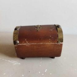 İs bankasi Ahşap Sandık Kumbara