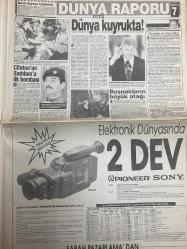 SABAH GAZETESİ DOĞUM GÜNÜ HEDİYESİ - 22 OCAK 1993- TAM TAKIM 22 SAYFADIR - Zafer Mutlu - Giray - Altınkay - Güngör Mengi - Güneri Cıvaoğlu - Hasan Cemal - Salih Memecan - Teoman Örnek - Hıncal Uluç - Süleyman Rodop - Yılmaz Özdil - Rıza - Feridun Niğdelioğlu - Milne - Murat Devecı - Güngör Mengi - Turgut Özal - Zeynep Özal - Adnan Güngör - Süleyman Demirel - Esad - Mesut Yılmaz - Necati Özçelik - Olay Tan  Haklıydık haklı çıktık - ANAP’ta şok - Vatandan mektup var - Annem melek değil şeytandı - Hepburn kansere yenildi - İngiliz tek eşi hayatı seviyor - Sağlığınız ve Siz - Veteriner asım - Galatasaray’da parola 5.5.5 - Seba’dan Milne’ye destek - Soba faciası 6 ölü - Amerika’ya protesto - İETT şoförü tarihi eser kaçakçısı çıktı - Özallar’ın en mutlu gecesi - TIR’cıları Demirel kurtardı  Bizimcity - Salih Memecan - SizinKiler - Salih Memecan-Bill Clinton-Saddam Hüseyin-Sedat Sertoğlu-Nizamettin Vezioğlu-Abdullah Turhan-Murat Kürüz-Mustafa Yalçın-Aydın Esen-Suat Yalaz-Zafer Mutlu-Altan Öym