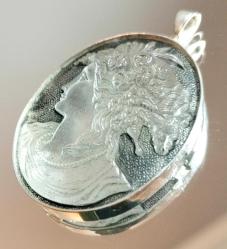 FRANSIZ CAM CAMEO GÜMÜŞ ÇERÇEVELİ KOLYE UCU