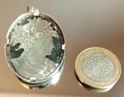 FRANSIZ CAM CAMEO GÜMÜŞ ÇERÇEVELİ KOLYE UCU