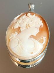 FRANSA 'DA OSMANLI PAZARI İÇİN ÜRETİLMİŞ GÜMÜŞ ÇERÇEVELİ CAMEO KOLYE UCU