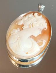 FRANSA 'DA OSMANLI PAZARI İÇİN ÜRETİLMİŞ GÜMÜŞ ÇERÇEVELİ CAMEO KOLYE UCU