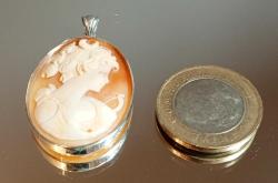FRANSA 'DA OSMANLI PAZARI İÇİN ÜRETİLMİŞ GÜMÜŞ ÇERÇEVELİ CAMEO KOLYE UCU