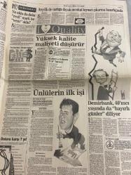 SABAH EKONOMİ GAZETESİ DOĞUM GÜNÜ HEDİYESİ  - 17 EYLÜL 1992-Turgut Özal-Osman Ulagay-Ali Rıza Kardüz-Tülin İnans-Atilla Özsever-Şelale Kadak-Meral Tamer  Avrupa para piyasaları allak bullak oldu-Reklam verenler dernek kurdu-Eximbank 200 milyon dolar borçlanacak-Bu Özal başka Özal-Özal bu hükümet bütçeyi tutturamaz-Eximbank’ın görevleri Türkiye’yi değil kendilerini kalkındırmışlar-Koç Ankara’da bulaşık makinesi üretecek-10000’de 3 hata payı istenince-KİT fırtınası yaklaşırken-Borsa’da politik düşüş-Bankalar hisse senedini sevmedi-Otomobile 300 milyon-Akbank’ın kredisi arttı-Ne oldu da dolar rezil mark ise vezir oldu-Arçelik de varlığa dayalı menkul kıymet çıkarmaya hazırlanıyor-Yüksek kalite maliyeti düşürür-Kaliteyi etkileyen 9M faktörü-Ünlülerin ilk işi-Demirbank 40’ıncı yaşında da hayırlı günler diliyor-Tüketici gözüyle-Smokin pantolonu kuru temizleyicide yok oldu-Kampanyaya uymayan bayi tüketiciyi üzdü-Dikiş parasını da versinler  Karikatür isimleri ve çizerler: Türkiye Kalkınma Ban