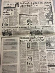 SABAH EKONOMİ GAZETESİ DOĞUM GÜNÜ HEDİYESİ  - 10 TEMMUZ 1992-Cavit Çağlar-Ali Demirel-Abdi İpekçi-Ahmet Güner-Oya Erberberoğlu-Şelale Kadak-Atilla Özsever-Erdogan Aslıyüce-Meral Tamer-Nurdan Bernard-Bernard Tapie  Herkes Cavit Çağlar modeli istiyor-Ramada zor durumda-TEM’e benzin istasyonu ne zaman yapılacak-Sürücülere müjde otoyol adımlanıyor-Memur sendikalı olursa baskı grubu oluşturur-Boeing kendi evinde vuruldu-21 milyonuncu Volkswagen kaplumbağa üretildi-BMW’nin M3 modeli Eylül’de satışa çıkıyor-”Ayılar” sınırı geçirtmedi-Olmuyor Tevfik Bey olmuyor-Bağ-Kur emekli aylığı yüzde 60’tan başlar-Kırgızistan Ataerkil boydan kadın devletine-İşçiyim ama Türk’üm-At sırtında giden ve uçakla dönen kardeş-DEİK’te neler oluyor-Asıl heykeli dikilecek bakan Çiller değil Oral-Önce Gökova taşınsın-Sıradışı 2 davet-Bernard Tapie alıyor satıyor alıyor satıyor  Karikatür isimleri ve çizerler: Ramada karikatürü
