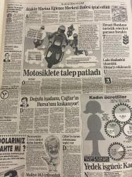 SABAH EKONOMİ GAZETESİ DOĞUM GÜNÜ HEDİYESİ  - 10 EYLÜL 1992-Ersan İnan-Adil Korkut-Pınar Çiçek-Şelale Kadak-Mehmet Yılmaz-Meral Tamer-Metin Akgünlü  Varlığa dayalı menkul kıymet faiz indirdi-Boğaz’da satılık 26 yalı var-Alem’ci Ilıcak para sağlıyor-Altın için 4.5 milyarlık reklam-Deterjan boykotunda suçlama var-Türk-Rus İş Konseyi Kemer’de toplanacak-Doları bankalar azdırıyor-Borsa’da çıkışa devam-Ataköy Marina Eğlence Merkezi ihalesi iptal edildi-Motosiklete talep patladı-Ziraat Bankası turistik yöreleri parasız bıraktı-Lada ithalindeki tıkanıklık Hürpa’yı etkilemedi-Doğulu işadamı Çağlar’ın Bursa’sını kıskanıyor-Bezmenler 2 yeni şirket daha kurdu-Çiller’in tarım reformuna tepki var-Maliye 10.5 trilyonluk açık kapatıyor-Halınızı temizletmek yerine kendiniz yıkayın-Kahverengi eşyada servis eve gelmez mi-Tipittip’in pil tesisi bugün üretime başlıyor-Müşteri velinimetttir levhasını asmakla tüketici korunmaz-1991’de dünyada en çok satan ilaçlar-Hipertansiyon para yiyor  Karikatür isimleri