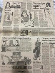 SABAH EKONOMİ GAZETESİ DOĞUM GÜNÜ HEDİYESİ  - 9 EYLÜL 1992-Ercan İnan-Adil Korkut-Meral Tamer-Şelale Kadak-Belma Basanak-Tuncer Biçigloğlu-Osman Ulagay-Nedim Özkan  800 milyarlık hayali teminat veren işadamı kim-Serbest piyasanın babası öldü-Mektuplarım ölüyücektir-Dünürlük başka rekabet başka-Liberal Görüş’ün iman savaşını kaybettik-Borsa’da çıkış rüzgarı esti-Devletin gözü cebimizde-Dolar kötü çarptı-Kurumsal ağırlığı pekiştirmek-Turizmcilerin gözü Kuleli ile Selimiye’de-Maslak’ta arziye 50 milyon dolarlık kompleks-Şekere bir yılda yüzde 98 zam-En fazla 40 vatlık ampul kullanılmalı-Veresiye külot olur mu-Iglesias’ı dinleyemeden 600 bin liramız gitti-Enflasyon ve Maliye maaşı kemiriyor-Dünya’ya artık moda satıyoruz  Karikatür isimleri ve çizerler: Serbest piyasanın babası karikatürü