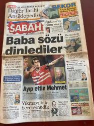 SABAH GAZETESİ DOĞUM GÜNÜ HEDİYESİ - 12 TEMMUZ 1998 -24 SAYFADIR -Mehmet Scholl-Erich Ribbeck-Fakir Baykurt-Harun Doğan-Özlem Ülkü-Süleyman Seba-Erol Bulut-İnançlı Yılmaz-Aziz Yıldırım-Zeman-Can Bartu-Fatih Terim-Ruhat Mengi-Ahmet Vardar-Abdullah Turhan-Patrick McDonnell-Mort Walker-Dick Browne-Tom Armstrong-Ebru Şallı-Hülya Avşar-Mahsun Kırmızıgül  Baba sözü dinlediler-Ayıp ettin Mehmet-Madalyanın bedeli-Dostluk elçisi Seba-Trabzon’da Erol harekâtı-Yılmaz’dan prim vaadi-Tam aradığım adam-Terim başkan gibi-İmaj denen tuhaf şey-Teknoloji harikası şov-Cumhurbaşkanımızdan cevap var-Emrah yok Harun var-Avşar kızı şarap gibi-Kovulmadım okuldayım  Bizimcity-Salih Memecan Karikatürü-Burak Bey-Abdullah Turhan Karikatürü-Mimi ile Muti-Patrick McDonnell Karikatürü-Bizim Aile-Mort Walker-Dick Browne Karikatürü-Marvin-Tom Armstrong Karikatürü-Mesut Yılmaz-Hüsamettin Cindoruk-Bülent Ecevit-Necati Doğru-Cüneyt Toros  Asıl rekabet ekonomik-İkisi de holding-Devlet Bahçeli ve Nihat Erim-Hedef 200 milya
