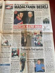 SABAH GAZETESİ DOĞUM GÜNÜ HEDİYESİ - 12 TEMMUZ 1998 -24 SAYFADIR -Mehmet Scholl-Erich Ribbeck-Fakir Baykurt-Harun Doğan-Özlem Ülkü-Süleyman Seba-Erol Bulut-İnançlı Yılmaz-Aziz Yıldırım-Zeman-Can Bartu-Fatih Terim-Ruhat Mengi-Ahmet Vardar-Abdullah Turhan-Patrick McDonnell-Mort Walker-Dick Browne-Tom Armstrong-Ebru Şallı-Hülya Avşar-Mahsun Kırmızıgül  Baba sözü dinlediler-Ayıp ettin Mehmet-Madalyanın bedeli-Dostluk elçisi Seba-Trabzon’da Erol harekâtı-Yılmaz’dan prim vaadi-Tam aradığım adam-Terim başkan gibi-İmaj denen tuhaf şey-Teknoloji harikası şov-Cumhurbaşkanımızdan cevap var-Emrah yok Harun var-Avşar kızı şarap gibi-Kovulmadım okuldayım  Bizimcity-Salih Memecan Karikatürü-Burak Bey-Abdullah Turhan Karikatürü-Mimi ile Muti-Patrick McDonnell Karikatürü-Bizim Aile-Mort Walker-Dick Browne Karikatürü-Marvin-Tom Armstrong Karikatürü-Mesut Yılmaz-Hüsamettin Cindoruk-Bülent Ecevit-Necati Doğru-Cüneyt Toros  Asıl rekabet ekonomik-İkisi de holding-Devlet Bahçeli ve Nihat Erim-Hedef 200 milya