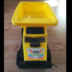 ESKİLERDEN GÜÇLÜ PLASTİK KAMYON OYUNCAK. DODGE FARGO 300