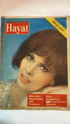 HAYAT HAFTALIK HABER MECMUA, DERGİSİ - ORTA SAYFA POSTER : SIRA NO: 848 SAYI: 2 TARİH: 24 OCAK 1973  HİKMET FERİDUN ES – ÇETİN EMEC – GINA LOLLOBRIGIDA – MANFRED KAISER – OSMAN KIBAR – DOĞAN KASAROĞLU – ORHAN TOKATLI – HÜSAMETTİN ÇELEBİ – ZEKİ SÖZEN – MICHAEL CAINE – CHARLTON HESTON – ANTHONY QUINN – YOLANDA QUINN – GREGORY PECK – PETER USTINOV – CAROL LYNLEY – SAMMY DAVIS JR. – GEORGE HAMILTON – GREY BOYD – DAN KENYON  SARAYLAR İLAVESİ: İKİNCİ FASİKÜL – ŞÖHRETLERİN KEPÇESİNDEN TÜRK YEMEKLERİ – GINA LOLLOBRIGIDA HAYAT SAYFALARINDA – OSMAN KIBAR: TELEVİZYON OSMAN – İZMİR BELEDİYE BAŞKANININ RÖPORTAJI – HOLLYWOOD’DA 1973 YILBAŞI EĞLENCESİ – MASKELİ BALOLAR VE KOVBOY PARTİLERİ – HOLLYWOOD’UN DEVLERİ: HESTON, QUINN, PECK, DAVIS – PETER USTINOV’UN FIKRALARI – DÜŞÜNCELER SÖZLÜĞÜ: FİKİR, FİKİR AYRILIĞI, FLÖRT, FRANSA, FRANSIZ, GAYE, GAZETECİLİK, GECE, GEÇ KALMAK -  EKSİKSİZ TAM TAKIM 48 SAYFA