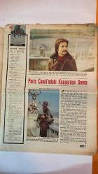 HAYAT HAFTALIK HABER MECMUA, DERGİSİ - ORTA SAYFA POSTER: SIRA NO: 808 SAYI: 14 TARİH: 30 MART 1972  HİKMET FERİDUN ES – ÇETİN EMEC – MEHMET SÜRENKÖK – AHMET EROL TANGUN – TIMUR SELÇUK – MÜNİR NURETTİN SELÇUK – AYLA ALGAN – CÉCILE OLIVIER – LINO SCHREMBI – MARCIA – BERNARD HUTTON  KIBRIS’TA SON PERDE: HAYAT EKİBİ YAVRU VATAN’DA – MÜCAHİT KIZLARIN GÜNDEMİ – TIMUR SELÇUK’UN PARİS BAŞARISI VE MÜZİK AKINI – AYLA ALGAN’IN YUNUS EMRE PLAĞI – HAYAT İKRAMİYE KAMPANYASI: 2. TERTİP KUPONLAR BAŞLADI – 1 MURAT OTOMOBİLİ VE 8 PHILIPS TELEVİZYONU ÇEKİLİŞİ – MOSKOVA VE PEKİN’DEN GİZLİ EMİRLER: EZBERLE VE YAK – 1968 PARİS OLAYLARI VE SORBONNE ÜNİVERSİTESİ İŞGALİ – BERNARD HUTTON’DAN “HÜRRİYET HIRSIZLARI” – ODEON TİYATROSUNUN ANARŞİSTLERCE İŞGALİ -  EKSİKSİZ TAM TAKIM 48 SAYFA