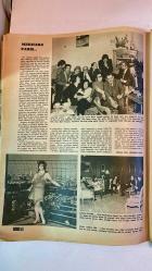 HAYAT HAFTALIK HABER MECMUA, DERGİSİ - ORTA SAYFA POSTER: HATTAT ALI EFENDİ - SIRA NO: 787 SAYI: 45 TARİH: 4 KASIM 1971 - HÜLYA KOÇYİĞİT – EROL DERNEK – KRALİÇE ELIZABETH – PRENS PHILIP – PRENSES ANNE – HAYAL GÖNENLİ – MÜNİR NURETTİN SELÇUK – HASAN ÇETİNKAYA – KORAY GÜNEY – KUTLU ERTUNA – KEMAL SATIR – MUSTAFA SATIR – MEMDUHA SATIR – TULİN BAYEZİT – KERİM BAYEZİT – BİLGE OZAN – PRENSES HÜMEYRA – WILLY BRANDT – BREJNEV – CHARLES MORGAN – VOLTAIRE – H. WALPOLE – JONATHAN SWIFT – LA BRUYERE – R. W. EMERSON – VICTOR HUGO – G. HERBERT – LOUIS XIV – SHAKESPEARE – KENAN KOÇ  HÜLYA KOÇYİĞİT’TEN PARİS NOTLARI – KRALİÇE ELIZABETH’İN TÜRKİYE ZİYARETİ: TOPKAPI’DA MEHTER, AYASOFYA’DA DİLEK DELİĞİ, ÇANAKKALE ŞEHİTLİĞİ – MÜNİR NURETTİN SELÇUK İDARESİNDE HAREMDE TÜRK MÜZİĞİ – KRALİÇE’NİN TÜRKİYE HATIRALARI VE RESSAM HASAN ÇETİNKAYA’NIN TABLOSU – MUSTAFA SATIR’IN SAHNE PERFORMANSI VE KEMAL SATIR’IN DESTEĞİ – DÜŞÜNCELER SÖZLÜĞÜ: HAYAT, HEDİYE, HEKİM, HEYECAN, HEYKEL, HIRSI -  EKSİKSİZ TAM TAKIM 48 SAYFA