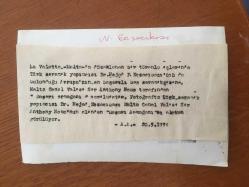 TÜRKİYE'DE İLAÇ SANAYİSİNİN KURUCULARINDAN MEHMET NEJAT FERİT ECZACIBAŞI'NIN ORİJİNAL FOTOĞRAFI - 18 x 12 cm EBADINDA - LA VALETTA, MALTA'DA DÜZENLENEN BİR TÖRENLE İÇLERİNDE TÜRK SERAMİK YAPIMCISI DR. NEJAT ECZACIBAŞI'NIN DA BULUNDUĞU AVRUPA'NIN BAŞARILI BEŞ SERAMİKÇİSİNE MALTA GENEL VALİSİ ANTHONY NAMO TARAFINDAN BAŞARI ARMAĞANI VERİLDİ. 1974