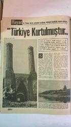 HAYAT HAFTALIK HABER MECMUA, DERGİSİ - ORTA SAYFA POSTER : LIMANDA BAYRAM - İKİ KADIN PİYANİST - SIRA NO: 565 – SAYI: 32 – TARİH: 3 AĞUSTOS 1967 NECLA İZ – KENAN KENT – ARİF MARDİN – NESUHI ERTEGÜN – ŞAH RIZA PAHLEVİ – PAMELA RODGERS – PAPA VI. PAUL – CEVDET SUNAY – İSMET İNÖNÜ – KASIM GÜLEK – NİLÜFER GÜLEK – ODILE DE LASSUS – ŞEMSİ GÜNER – ŞEMSİ KUSEYRİ – FERİT CAN – MEHMET RADO  RENKLİ TÜRKİYE KARAYOLLARI HARİTASI HEDİYESİ – NECLA İZ’İN NEW YORK’TA TÜRK KOLONİSİNE HAWAII STİLİNDE PARTİSİ – ŞAHIN ŞEFFAF BANYOSU VE LÜKS YAŞAMI – TEXAS’IN KAPLAN KADINI PAMELA RODGERS – PAPA VI. PAUL’ÜN TÜRKİYE ZİYARETİ – İNÖNÜ’DEN GÜLEK ÇİFTİNE TEBRİK – FLORIDA’DA SU ALTI GÜZELLERİ – UNESCO’NUN TÜRKİYE TURİZM RAPORU: İZMİR, ANTALYA, ÜRGÜP – ERZURUM’DAKİ ÇİFTE MİNARELİ CAMİ VE AKDAMAR KİLİSESİ – ADAPAZARI VE PÜLÜMÜR DEPREMLERİ – BİR FİNCAN KAHVENİN ARDINDAKİ ZELZELE HİKÂYESİ – “DÜŞMAN AŞIKLAR” FİLMİ ÖZETİ – DÜNYADA VE TÜRKİYE’DE SANAT, TURİZM, FELAKETLER VE TOPLUM GÜNDEMİ - TAM TAKIM 48 SAYFA