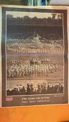 HAYAT HAFTALIK HABER MECMUA, DERGİSİ - ORTA SAYFA POSTER : 19 Mayıs Bayramında, Gençlik, Türk Milletinin Atatürk İdealini Sembolleştiriyor FOTOGRAF INAL TENGIZMAN - ŞEFİK ERENSÜ – HÜSEYİN ONUR – MEVLÜT KUDUNOĞLU – KENAN ÖZTEN – DANY CARREL – OZAN SAĞDIÇ – MUZAFFER ERTAN – DERVİŞ MANİZADE – ŞEVKİ YETGİNER - 19 MAYIS BAYRAMI TABLOSU – BASIN HÜRRİYETİ ÜZERİNE CEMAL GÜRSEL’İN TARİHİ KONUŞMASI – GAZETE SAHİPLERİ VE BAŞMUHARRİRLERLE GÖRÜŞME – ŞEFİK ERENSÜ’NÜN İSTANBUL BELEDİYE BAŞKANLIĞINA GETİRİLMESİ – KARTVİZİTLE TORPİL TALEBİNE DİRENEN DÜRÜST YÖNETİCİ – KULELİ LİSESİ’NDEN BELEDİYE SARAYINA UZANAN BİR KARİYER – 28 NİSAN 1960 BEYAZIT OLAYLARI VE GENÇLİĞİN DEMOKRASİ MÜCADELESİ – HÜRRİYET HAREKETİNİN YARALILARI: HÜSEYİN ONUR, MEVLÜT KUDUNOĞLU, KENAN ÖZTEN – CERRAHPAŞA VE HASEKİ HASTANELERİNDE TEDAVİLER – CEMİYETİN TERBİYESİ VE İYİ ÖRNEKLERİN GÜCÜ ÜZERİNE SOHBET KÖŞESİ – DANY CARREL’DEN RENKLİ PORTRE – DÖNEMİN SİYASİ VE TOPLUMSAL YANSIMALARI - TAM TAKIM 32 SAYFA