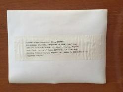 TÜRKİYE'DE İLAÇ SANAYİSİNİN KURUCULARINDAN MEHMET NEJAT FERİT ECZACIBAŞI'NIN ORİJİNAL BÜYÜK BOY FOTOĞRAFI - 24 x 18 cm EBADINDA - YÜKSEK KİMYA MÜHENDİSİ GÜNEY ÇİZMECİ, ECZACIBAŞI BİLİMSEL ARAŞTIRMA ve ÖDÜL FONU'NDAN ÖDÜL ALDIKTAN SONRA NEJAT ECZACIBAŞI'NA TEŞEKKÜR EDERKEN ÇEKİLMİŞ BİR KARE