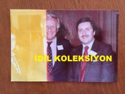 TÜRKİYE'DE İLAÇ SANAYİSİNİN KURUCULARINDAN MEHMET NEJAT FERİT ECZACIBAŞI'NIN ORİJİNAL 4'LÜ FOTOĞRAF SETİ - 15 x 10 cm EBADINDA - NEJAT ECZACIBAŞI BİR DAVETİYEDE ZİRAAT BANKASI MÜDÜRÜ METİN SELÇUK,YAPI KREDİ BANKASI NEW YORK TEMSİLCİSİ HALUK YÜCE, NEW YORK BÜYÜKELÇİSİ COŞKUN KIRCA (1993’lü yıllarda Türkiye Cumhuriyeti Dışişleri Bakanı olmuştur) İLE BİRLİKTE AYNI KARELERDE YER ALDIĞI 4 FARKLI FOTOĞRAF