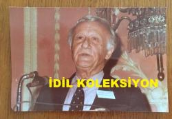 TÜRKİYE'DE İLAÇ SANAYİSİNİN KURUCULARINDAN MEHMET NEJAT FERİT ECZACIBAŞI'NIN ORİJİNAL 4'LÜ FOTOĞRAF SETİ - 15 x 10 cm EBADINDA - NEJAT ECZACIBAŞI BİR DAVETİYEDE ZİRAAT BANKASI MÜDÜRÜ METİN SELÇUK,YAPI KREDİ BANKASI NEW YORK TEMSİLCİSİ HALUK YÜCE, NEW YORK BÜYÜKELÇİSİ COŞKUN KIRCA (1993’lü yıllarda Türkiye Cumhuriyeti Dışişleri Bakanı olmuştur) İLE BİRLİKTE AYNI KARELERDE YER ALDIĞI 4 FARKLI FOTOĞRAF