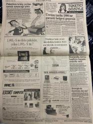 SABAH EKONOMİ GAZETESİ DOĞUM GÜNÜ HEDİYESİ - 24 EYLÜL 1992 -Pınar Çiçek-Adil Korkut-Ercan İnan-Osman Ulagay-Ali Rıza Kardüz-Meral Tamer-Şelale Kadak  Pancar üreticisi Şekerbank’taki oyunu bozmak istiyor-Bohemia Kristal 15 milyar istiyor-Dünya Bankası’na göre sözüne güvenilmez ülkeyiz-Tofaş neden rahat zam yapabiliyor-Çiller’e destek Saracoğlu’na köstek-Dünya Bankası’nı fırçalıyoruz ama faiz kazığını da yiyoruz-Fruko Tamek’ten istifa var-ISO Başkanı aman bölünmeyelim-Türkler kendi işinde çalışıyor-Paketten telsiz yerine çocuk oyuncağı çıktı-Üretim tarihi 1990 ise garanti belgesi geçersiz-Elektriğin de depozitosu olur mu  Karikatür isimleri ve çizerleri: Bohemia Kristal karikatürü-IMF Dünya Bankası karikatürü-Telsiz oyuncak karikatürü-Kargo cihaz karikatürü