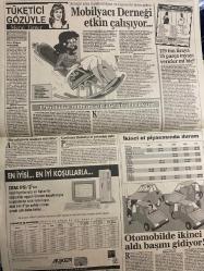 SABAH EKONOMİ GAZETESİ DOĞUM GÜNÜ HEDİYESİ - 23 EYLÜL 1992 -Adil Korkut-Ercan İnan-Osman Ulagay-Ali Rıza Kardüz-Meral Tamer-Şelale Kadak  Patronları Doğu’da yatırıma çağıran iş kadını-Bir boşanma iş dünyasını karıştırdı-Başarısızlığın faturası Saracoğlu’na kesiliyor-Dövize yatırım karlı mı-Cumartesi’yi kullanmayan ajanslara hesap sorun-Erez ile Eczacıbaşı şimdi de Konsey için karşı karşıya-Örnek ülkeler Fransa ve Lüksemburg-Madenciler Demirel’e çıkıp Baba bizi gör diyecekler-Mobilyacı Derneği etkin çalışıyor-İkinci el piyasasında durum-Otomobilde ikinci aldı başını gidiyor  Karikatür isimleri ve çizerleri: Boşanma karikatürü-Saracoğlu başarısızlık karikatürü-Baharat fiyatları karikatürü-Mobilyacı derneği karikatürü-İkinci el otomobil karikatürü