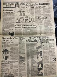 SABAH EKONOMİ GAZETESİ DOĞUM GÜNÜ HEDİYESİ - 11 TEMMUZ 1992 -Pınar Çiçek-Ercan İnan-Can Kıraç-Osman Ulagay-Sümer Oral-Antonio Merloni-Adil Korkut-Meral Tamer-Betül Demirtaş  Ölen işadamının ailesine 2.5 milyar tazminat-MAN’ın hali içler acısı-Galatasaray adasına kumarhane projesi-Denizbank’a Koç’tan başka 2 talip daha-İstemeye istemeye vergi kaçırıyoruz-Hükümet memura sözünü tutmuş-Rus ruleti-Konut taksitlerinize yüzde 30 zam geldi-Özbekistan’ın işi kolay-Batının gözdesi olan Özbekler kendine güveniyor-Tarih zengini Semerkand-Ufukta erken seçim mi var-Öfkeyle kalkan zararla oturur-Kimin parasıyla kime teşekkür ediyorsunuz-Osmanbey’de bir garip han davası-Gemi sırtına balık unu fabrikası kuruldu-2 kola devi meyve suyu ve gazoz karşısında geriliyor-DPT’de kimler kimler çalışmış  Karikatür isimleri ve çizerleri: MAN fabrikası karikatürü-Galatasaray adası kumarhane karikatürü-Kirlik şampiyonları karikatürü-Özbekler karikatürü-Öfkeyle kalkan zararla oturur karikatürü-DPT çalışanları karikat
