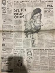 SABAH EKONOMİ GAZETESİ DOĞUM GÜNÜ HEDİYESİ  - 23 TEMMUZ 1992-Pınar Çiçek-Adil Korkut-Osman Ulagay-Şelale Kadak-Meral Tamer  Procter and Gamble’ı triyatçılar da boykot edecek-STFA çatır çatır-SSK’ya borcu olanlardan hala tık yok-TOBB’tan sonra İTO da TÜSİAD’a karşı bayrak açtı-Ekonomimizde son durum-Rami tarihinde ilk kez ilan vererek müşteri çekecek-Turizmciler destekleyin 10 milyar dolar getirelim-Bunlar da altı aylık-Metro’da etiketi karalanmış salam-Beko zigzag mı yapıyor-Lacoste mayo Paris yolcusu-Amerika’da 9 üniversite tekel kurdu-Borçelik için zirve yapıldı  Karikatür isimleri ve çizerleri: STFA çatır çatır karikatürü-Bunlar da altı aylık aslan karikatürü-Metro salam karikatürü-Lacoste mayo karikatürü-Üniversite karikatürü