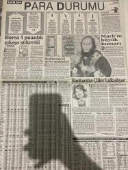 SABAH EKONOMİ GAZETESİ DOĞUM GÜNÜ HEDİYESİ  - 26 AĞUSTOS 1992-Ahmet Özgüneş-Moğultay-Osman Ulagay-Cavit Çağlar-Salat-Sakıp Sabancı-Vehbi Koç-Nejat Eczacıbaşı-Memduh Hacıoğlu-Bankayla döviz işi yapan zararda-Salat’ın patronu: İki leş kargası başıma üşüştü-Zenginler ligindeki kadromuz değişmedi-200 bin konuta bitirme kredisi-Bankacılar Çiller’i alkışlıyor-Borsa 4 puanlık çıkışa şükretti-Mark’ın büyük kumarı-Seul Borsası’na devlet müdahalesi-Astarsız ayakkabı ayakları boyuyor-Fırında koruyucu vana-Migros malına sahip çıkıyor-Çanakkale Çimento’ya Fransızlar talip-Dışarıda 3.5 trilyon liralık yatırım yaptık-Aylık bağlama oranı üç kez değiştirildi