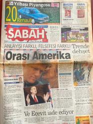 SABAH GAZETESİ DOĞUM GÜNÜ HEDİYESİ - 20 ARALIK 1998 - TAM TAKIM 42 SAYFADIR -Bill Clinton - Hillary Clinton - Rauf Tamer - Ecevit - Erman Toroğlu - İskender Günen - Milne - Murat - Ayhan - Fatih Terim - Toschack - Murat Seferberlioğlu - Altan Tanrıkulu - Lena Olin - Gabriel Byrne - Claire Danes - Ömer Vargı - Cem Yılmaz - Mazhar Alanson - Tuncel Kurtiz - Ceyda Düvenci - Mustafa Uzunyılmaz - Selim Naşit Özcan - Jamie Lee Curtis - Salih Memecan - Orası Amerika - Trende dehşet - Ve Ecevit iade ediyor - Futbolda perde iniyor - Trabzon’a piyango - 1998’e üç puanla veda ettiler - Fener’de deprem paniği - Cim-Bom’a çifte uyarı - Kartal’da Ayhan’a 15 milyar ceza var - Bu nasıl aşk - Herşey çok güzel olacak - Korku Bayramı - Carmina Burana - Popcorn - Gösteri Cem Yılmaz - Aşk Memuru -Nükhet - Emel Sayın - Sibel Can - Bayram Ali - Arzu - Özdemir - Ahmet Fidan - Güngör Mengi - Başarının sırrı - Ankaralılar’ı büyüledi - Şiir kaseti hazırlanıyor - Yılbaşı heyecanı başladı - Arzu ekranı sevdi -