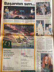 SABAH GAZETESİ DOĞUM GÜNÜ HEDİYESİ - 20 ARALIK 1998 - TAM TAKIM 42 SAYFADIR -Bill Clinton - Hillary Clinton - Rauf Tamer - Ecevit - Erman Toroğlu - İskender Günen - Milne - Murat - Ayhan - Fatih Terim - Toschack - Murat Seferberlioğlu - Altan Tanrıkulu - Lena Olin - Gabriel Byrne - Claire Danes - Ömer Vargı - Cem Yılmaz - Mazhar Alanson - Tuncel Kurtiz - Ceyda Düvenci - Mustafa Uzunyılmaz - Selim Naşit Özcan - Jamie Lee Curtis - Salih Memecan - Orası Amerika - Trende dehşet - Ve Ecevit iade ediyor - Futbolda perde iniyor - Trabzon’a piyango - 1998’e üç puanla veda ettiler - Fener’de deprem paniği - Cim-Bom’a çifte uyarı - Kartal’da Ayhan’a 15 milyar ceza var - Bu nasıl aşk - Herşey çok güzel olacak - Korku Bayramı - Carmina Burana - Popcorn - Gösteri Cem Yılmaz - Aşk Memuru -Nükhet - Emel Sayın - Sibel Can - Bayram Ali - Arzu - Özdemir - Ahmet Fidan - Güngör Mengi - Başarının sırrı - Ankaralılar’ı büyüledi - Şiir kaseti hazırlanıyor - Yılbaşı heyecanı başladı - Arzu ekranı sevdi -